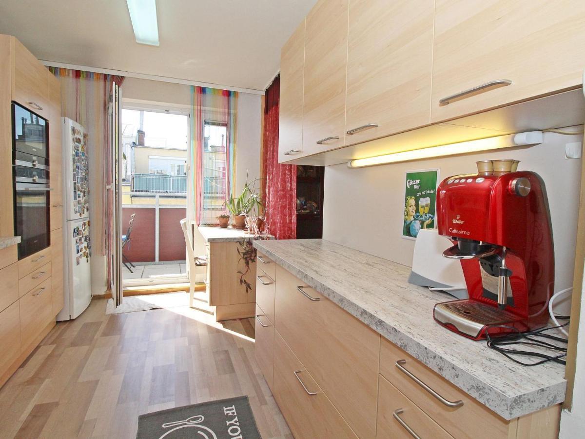 Waits For By Interhome Wenen