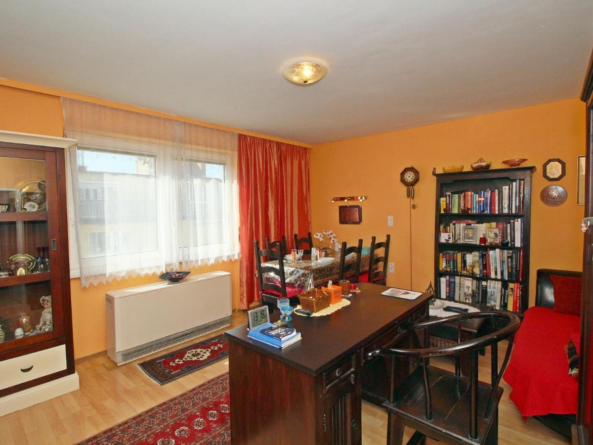 Waits For By Interhome Appartement Wenen